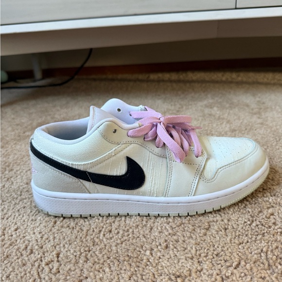 Jordan 1 Low SE. SIZE 10.5 women’s. - Picture 3 of 6